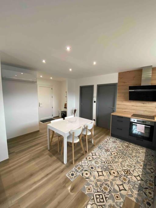 Appartement Climatise Charmes  Kültér fotó